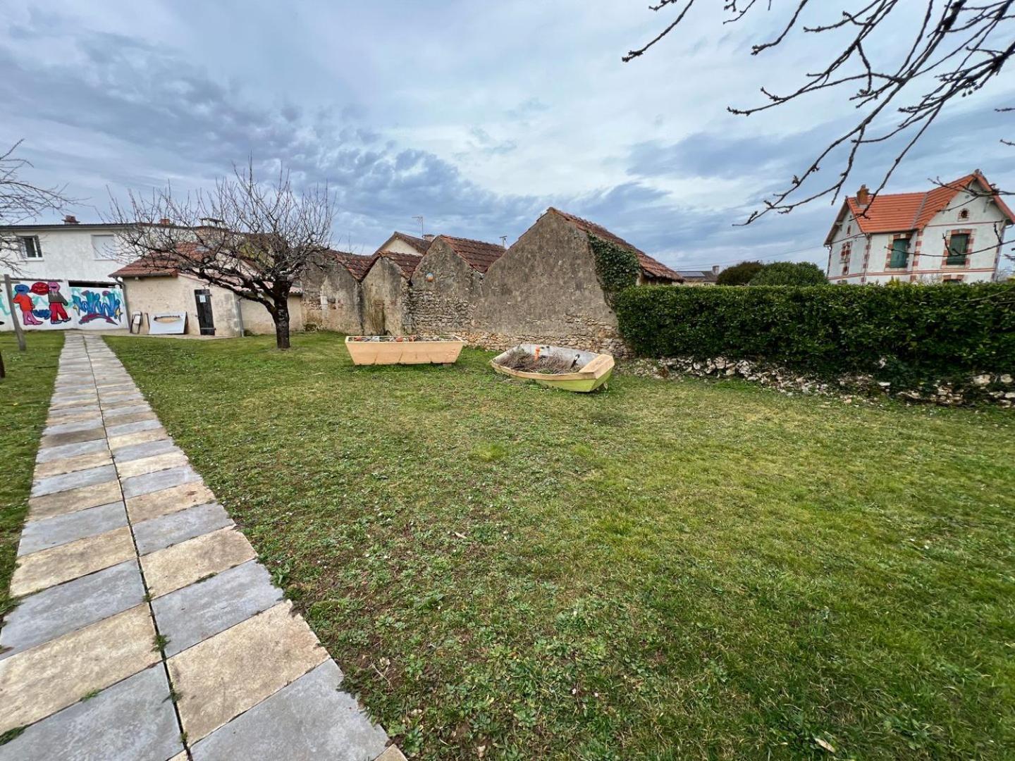 Chez Marcel - Maison 3 Chambres Lussac-les-Châteaux Exterior foto
